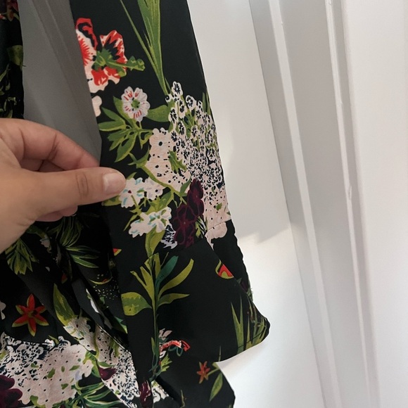 Floral Satin Long Sleeve Romper Size 10 - Picture 9 of 11